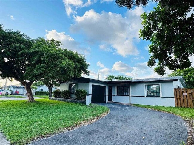 Building Photo - 9171 NW 26th St