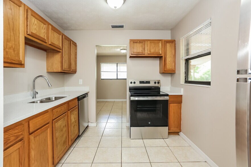 Building Photo - 7233 Eudine Dr S