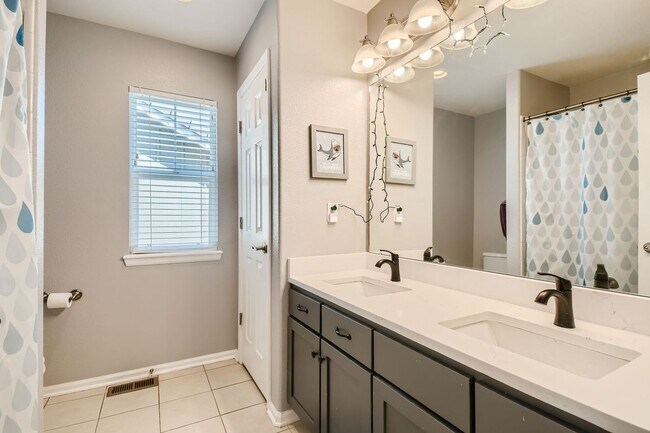 Building Photo - 10122 Richfield Way