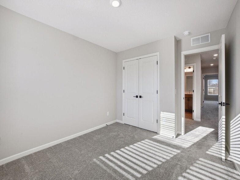 Building Photo - 2434 N Blossom Cir