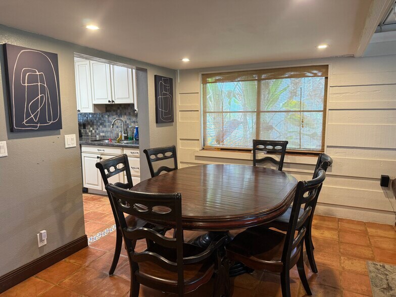 Building Photo - 16363 Fern Dr
