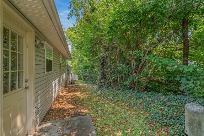 Building Photo - 3516 Acorn Woods Way,