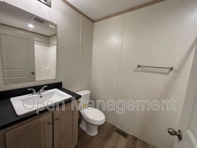 Building Photo - 725 S 12th St