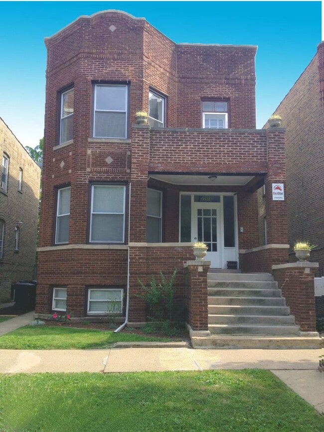 Building Photo - 3909 W Schubert Ave