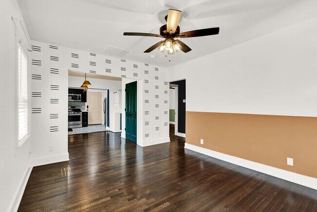 Building Photo - Lawn Care and Water Included! 3/1 Near TU!