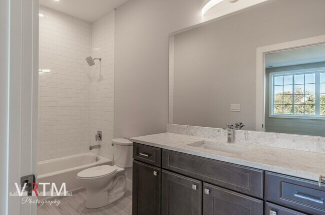 Building Photo - 4211 N Elston Ave