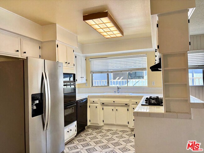 Building Photo - 16312 Itasca St