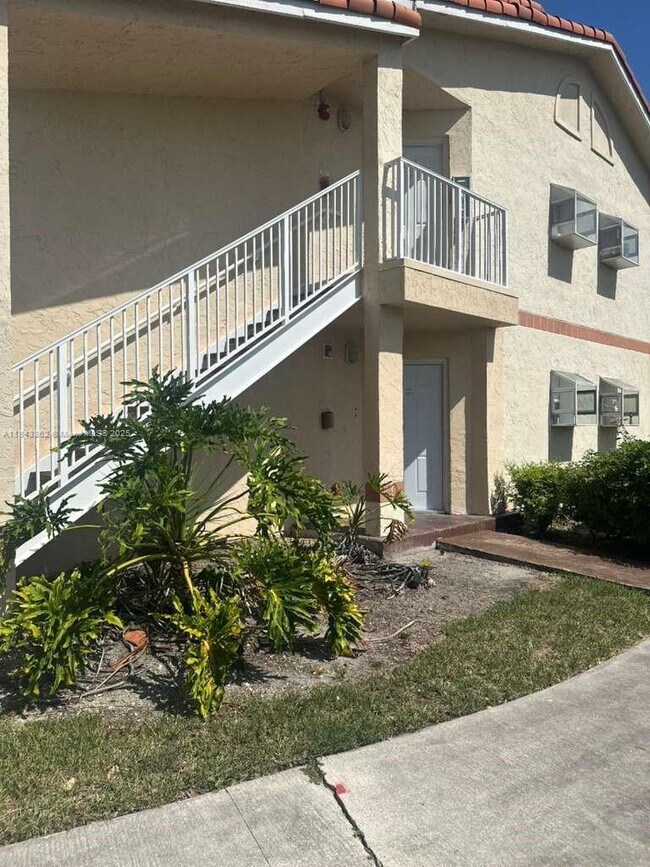 Building Photo - 3350 Pinewalk Dr N
