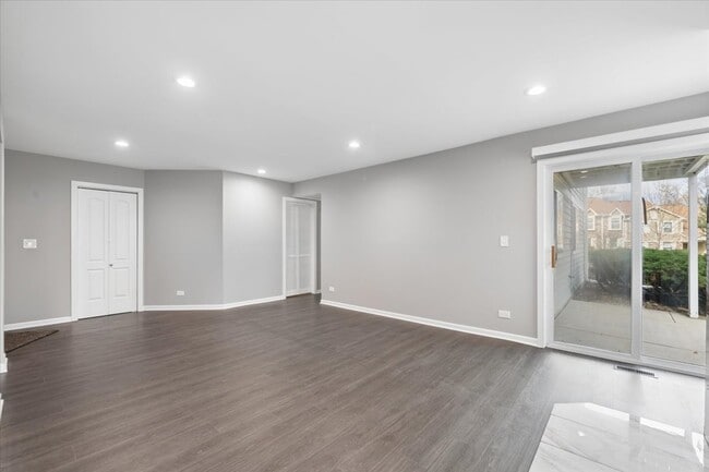 Building Photo - 225 Thornapple Ct