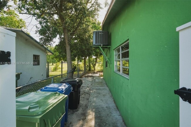 Building Photo - 2140 NW 21st Terrace
