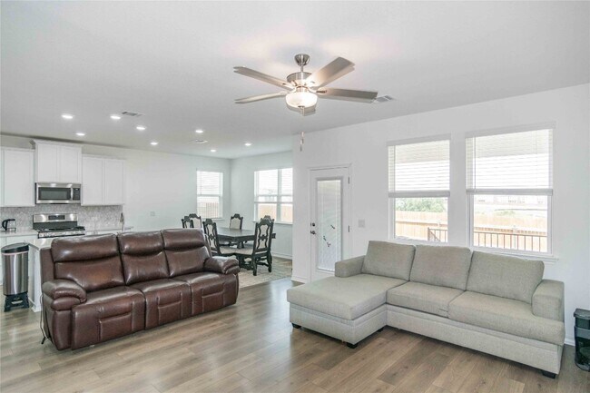 Building Photo - 2912 Tavern Dr