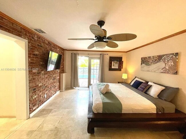 Building Photo - 1143 Lincoln St