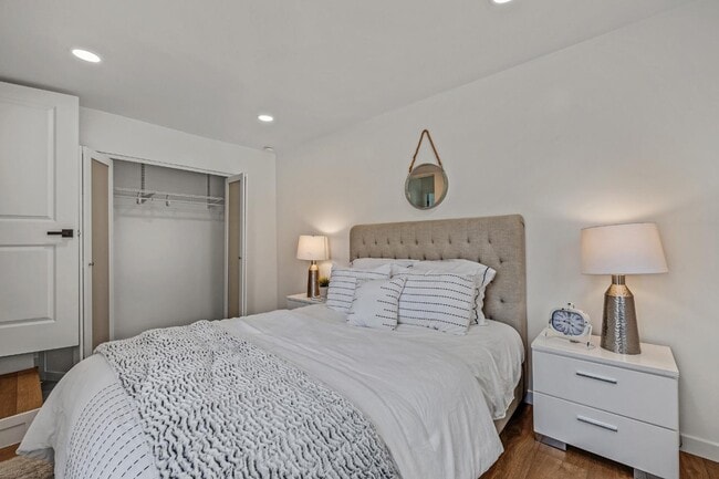 Building Photo - 4730 Melrose Ave