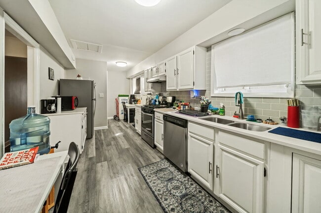 Building Photo - 1436 Portsmouth Ave