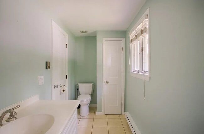 Building Photo - 15 Newbury Rd