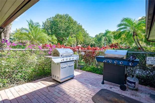 Building Photo - 3050 N Palm Aire Dr