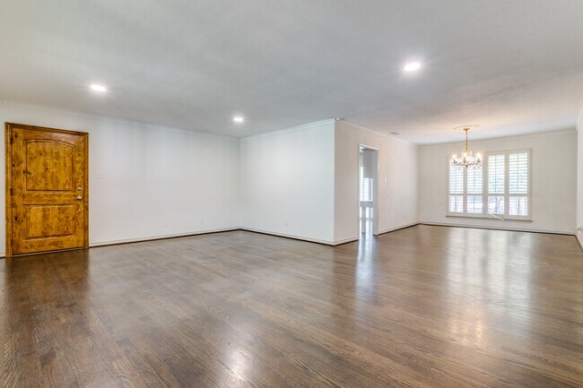 Building Photo - 8629 Edgemere Rd