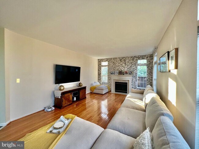 Building Photo - 15000 Onan Ct