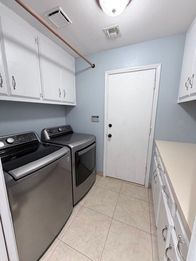 Building Photo - 9305 Brookstone Ct