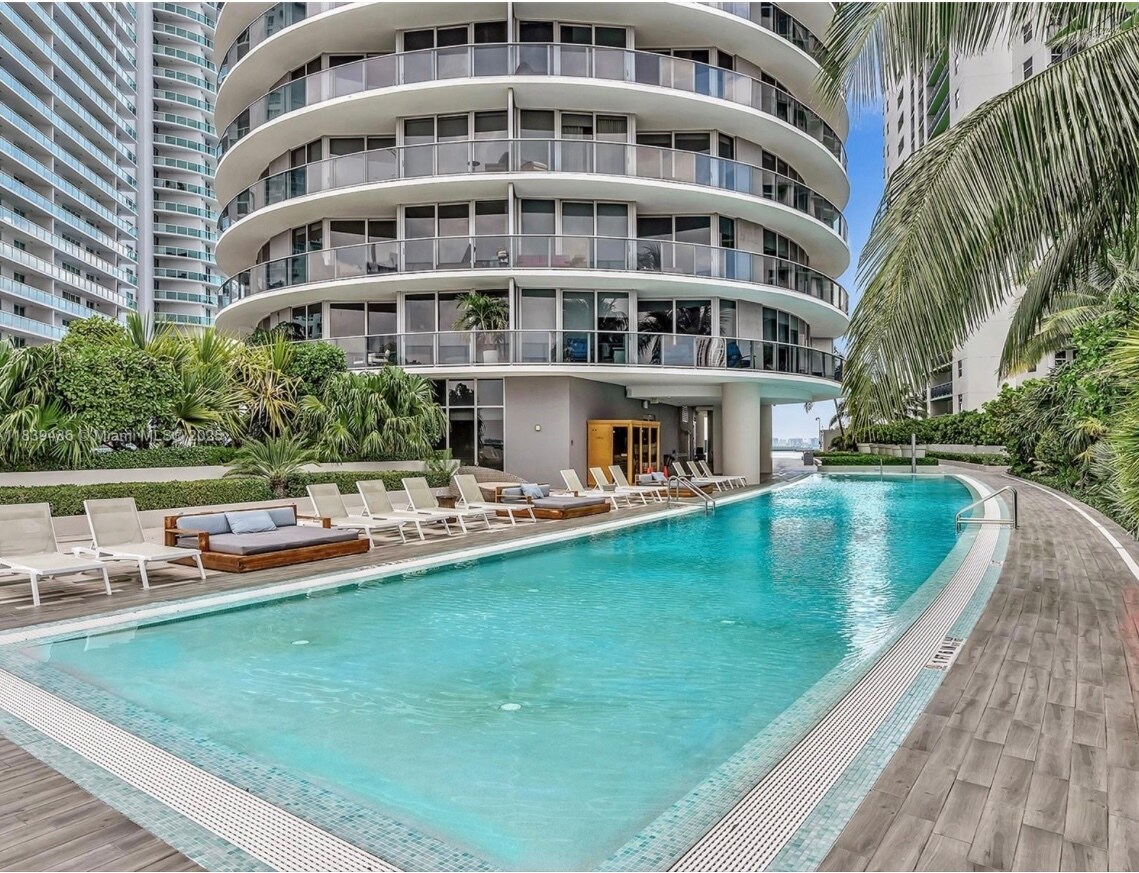 Building Photo - 488 NE 18th St