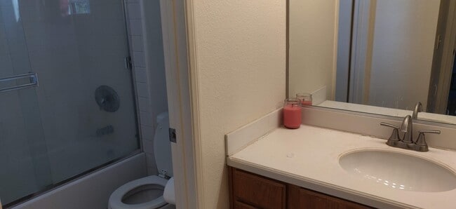 Building Photo - 915 Watercress Ln