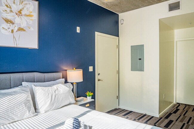 Building Photo - 333 E Roosevelt St