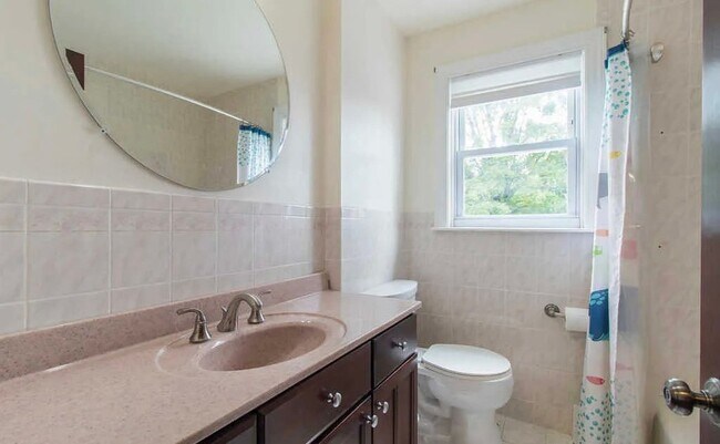 Building Photo - 711 Jonathan Dr