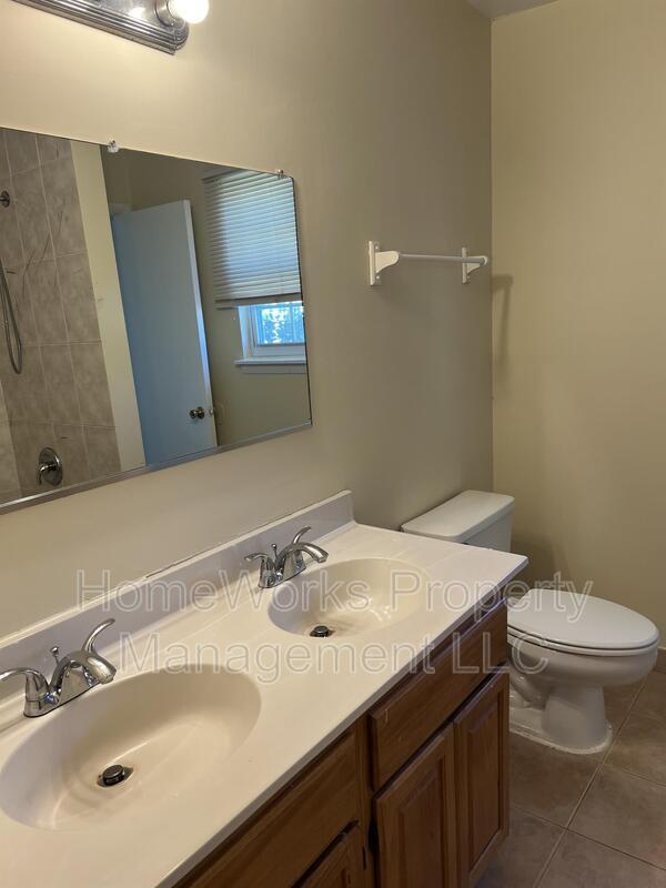 Building Photo - 462 Norvelle Ct