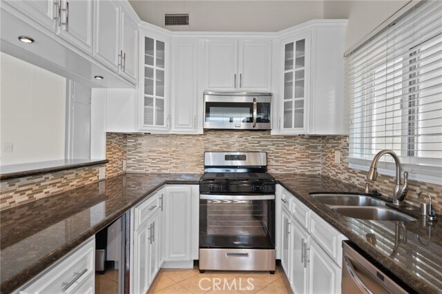 Building Photo - 648 Loma Dr
