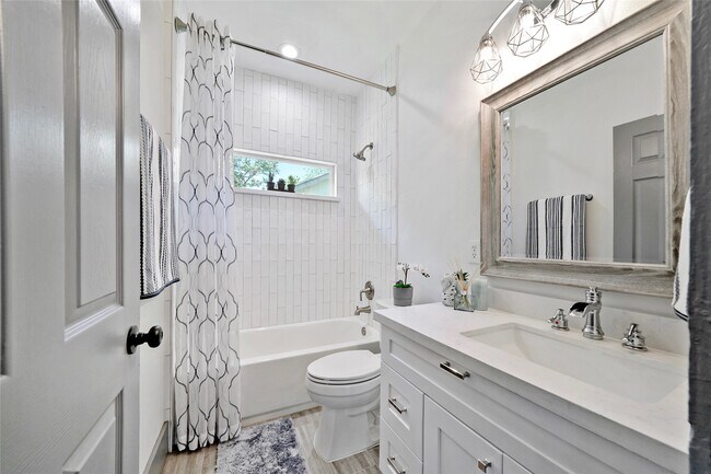 Building Photo - 325 N Sidney St