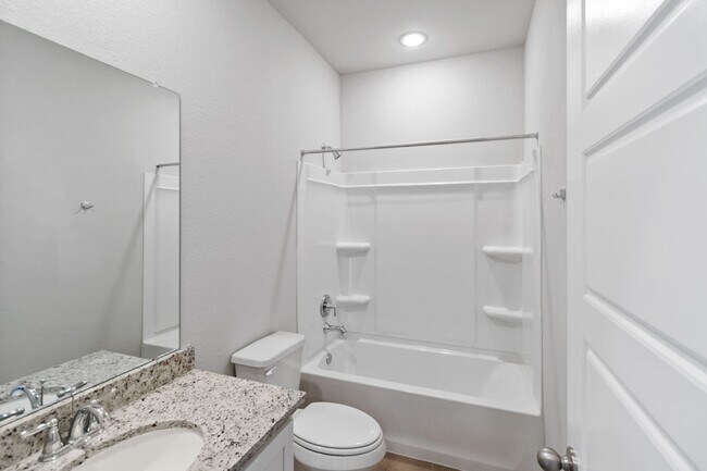 Building Photo - Beautifully 4 bedroom Townhome in Buda- Emma Park