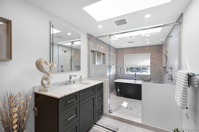 Building Photo - 691 Wallace St