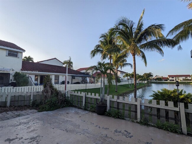 Building Photo - 2711 San Remo Cir