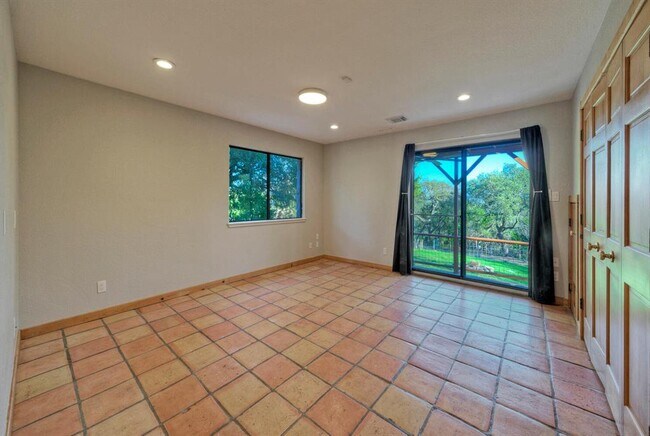 Building Photo - 15501 Rock Creek