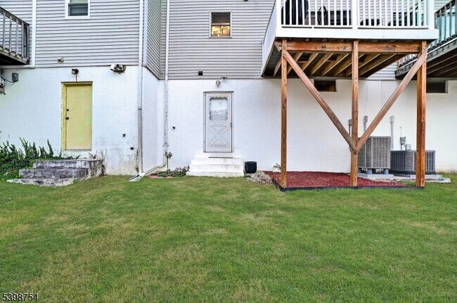 Building Photo - 121 Arlington St