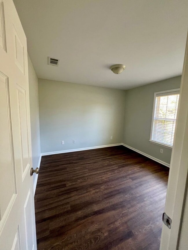 Building Photo - 1372 Lovers Lane Rd