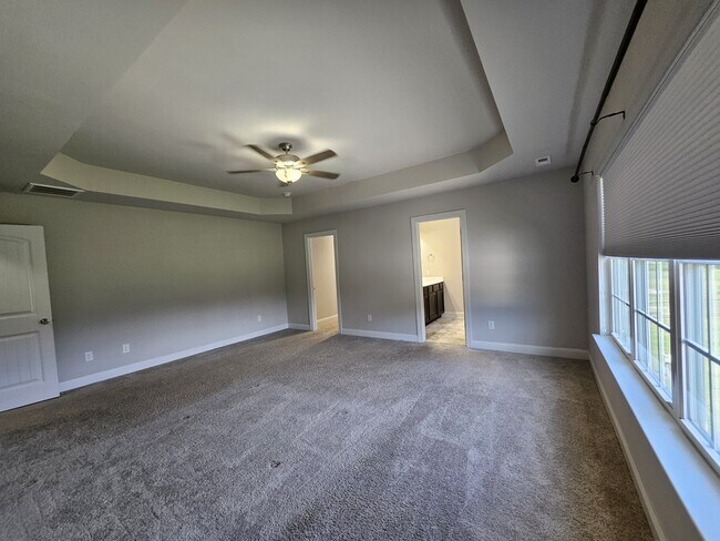 Building Photo - 214 Gracyns Dr