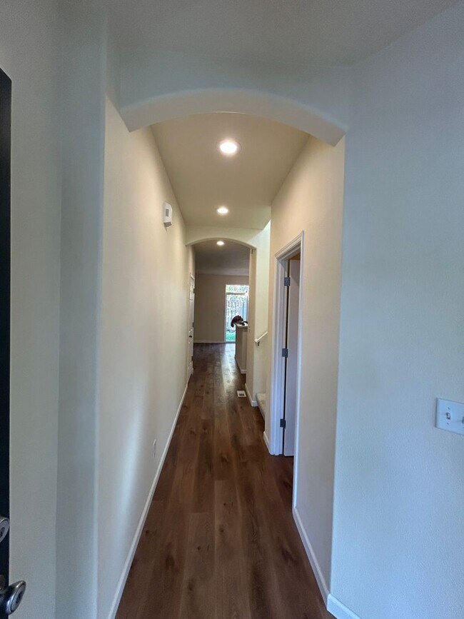 Building Photo - Spacious 4 Bedroom (plus den), 3 Bath Home...