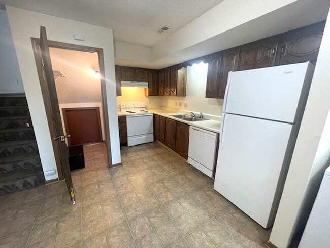 Building Photo - 3 Bedroom Townhome Close to College Avenue