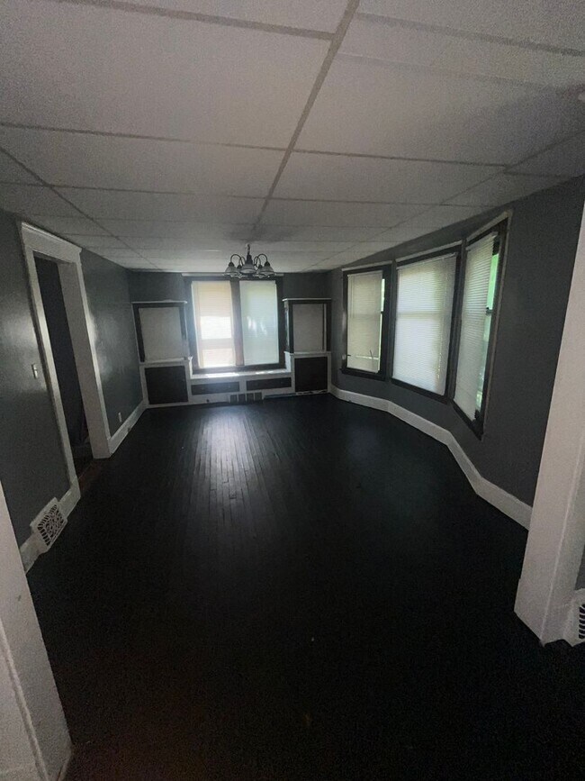 Building Photo - Section 8 Accepted! Charming 4-bedroom hom...