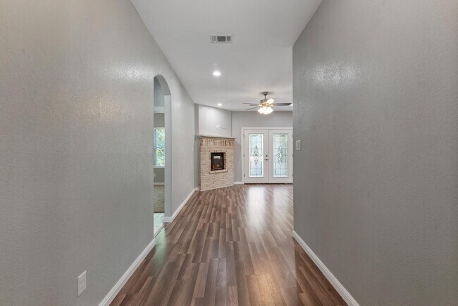 Building Photo - 1253 E Jessamine St