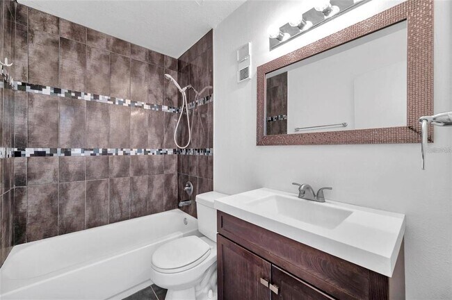 Building Photo - 107 Sea Horse Dr SE