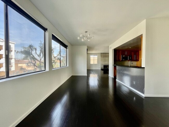 Building Photo - Spacious 2 Bedroom 2 Bath Condo in West LA