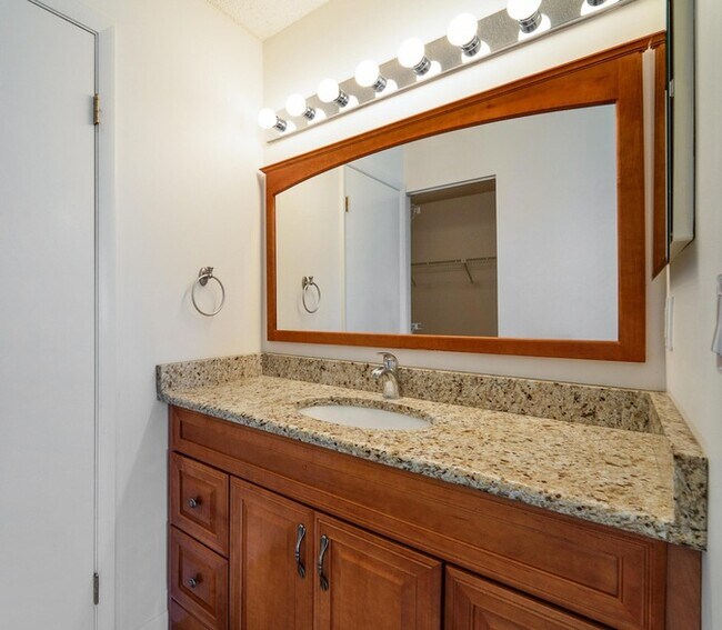 Building Photo - 22 Walcott Dr