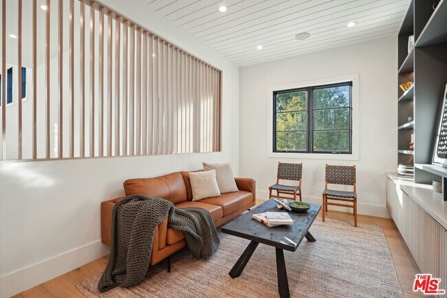 Building Photo - 5124 Calvin Ave