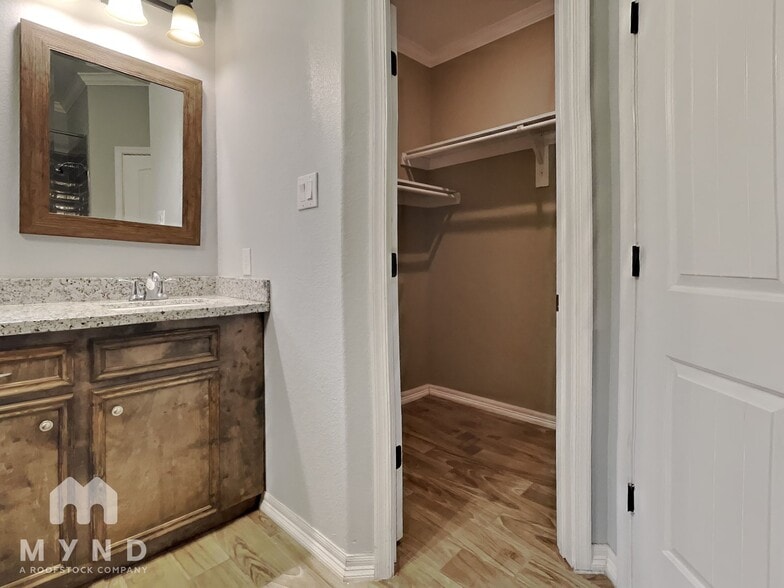 Building Photo - 3638 Lydia St