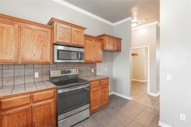 Building Photo - 8016 Breezewood Dr