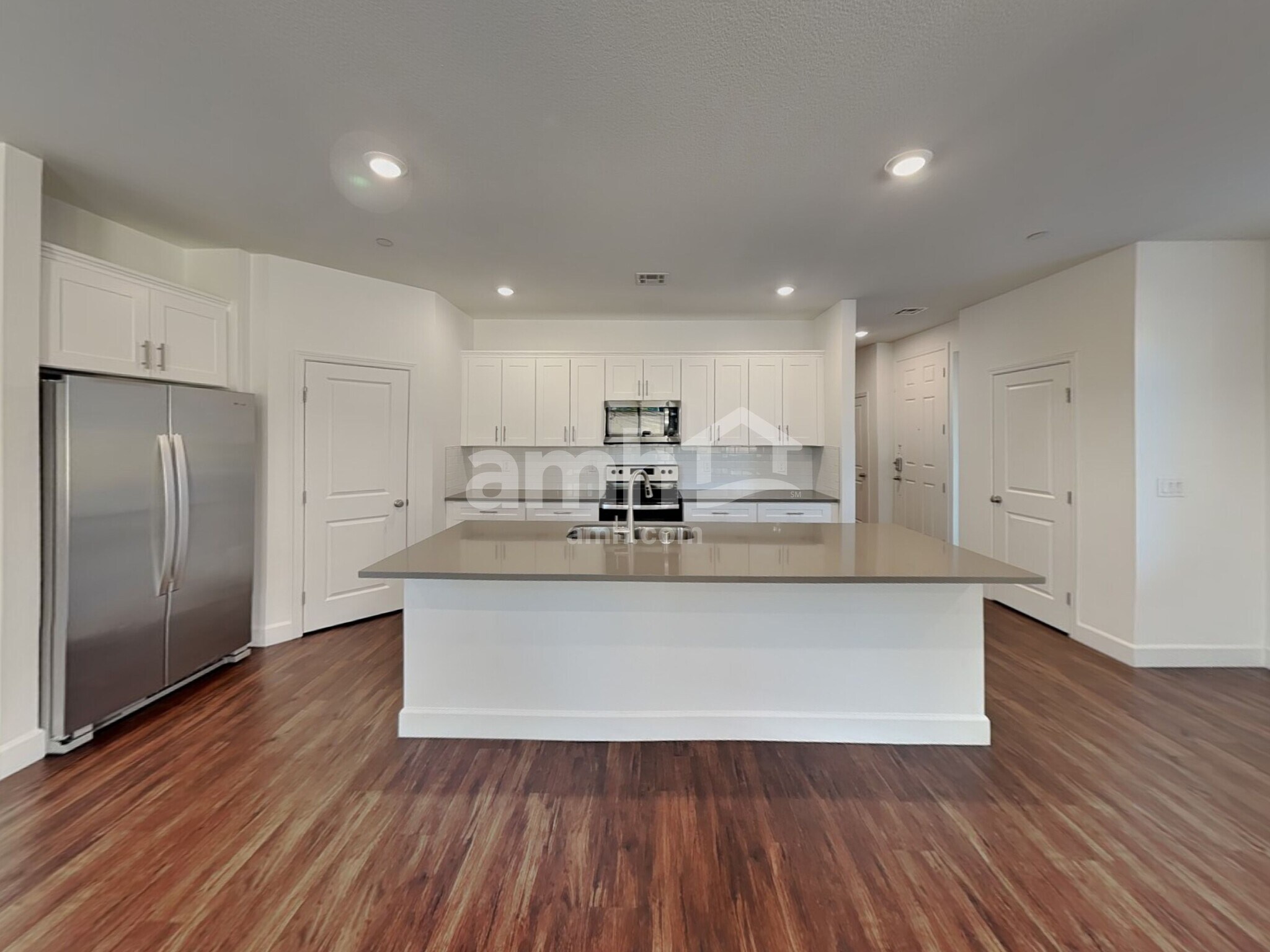 Building Photo - 642 N Water St