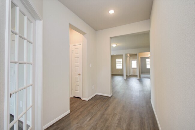Building Photo - 8411 Baywatch Cir