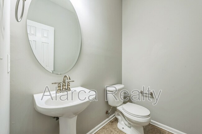 Building Photo - 2069 White Cedar Ln